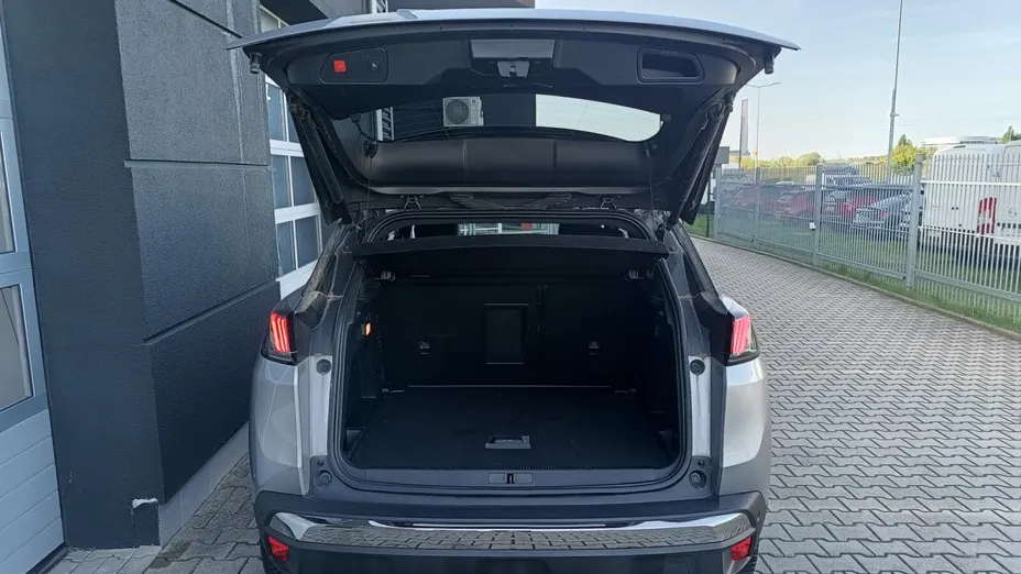 PEUGEOT 3008 -