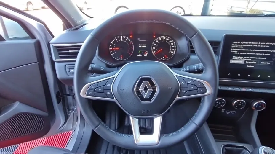 RENAULT Clio -