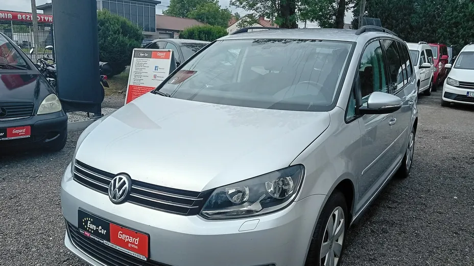 VOLKSWAGEN Touran -