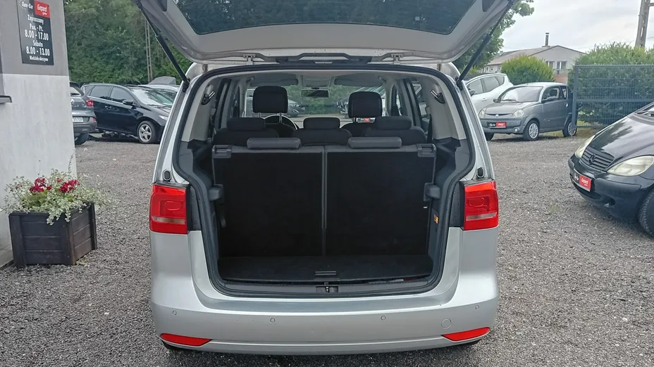 VOLKSWAGEN Touran -