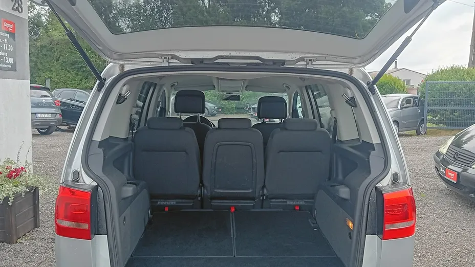 VOLKSWAGEN Touran -