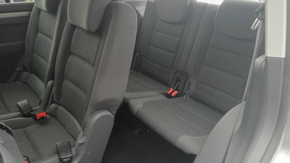 VOLKSWAGEN Touran -