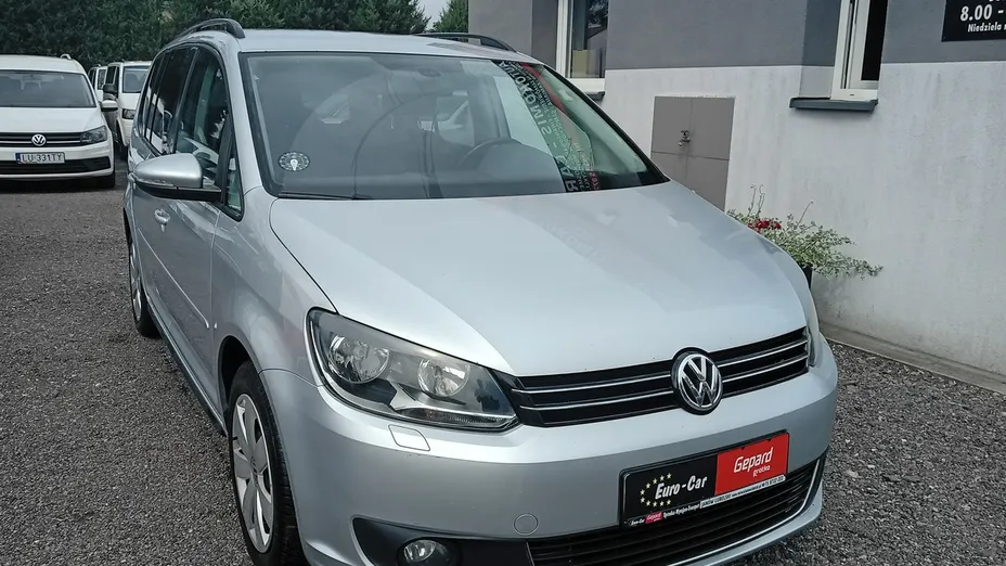 VOLKSWAGEN Touran -
