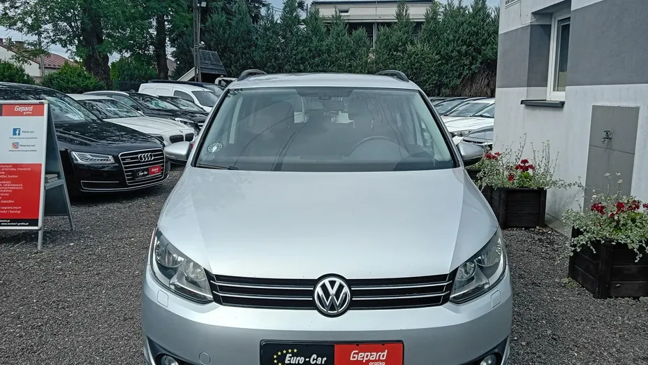VOLKSWAGEN Touran -
