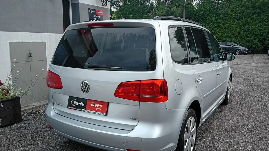 VOLKSWAGEN Touran -