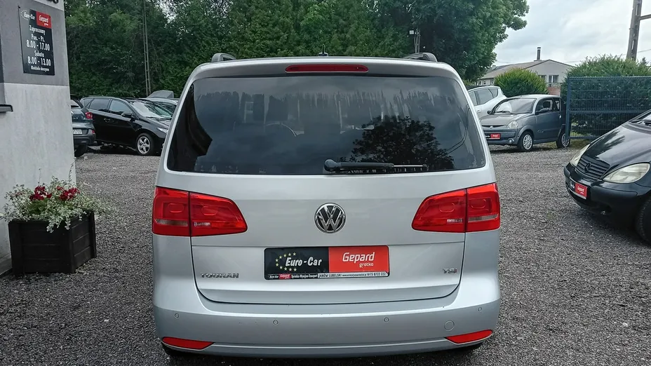 VOLKSWAGEN Touran -
