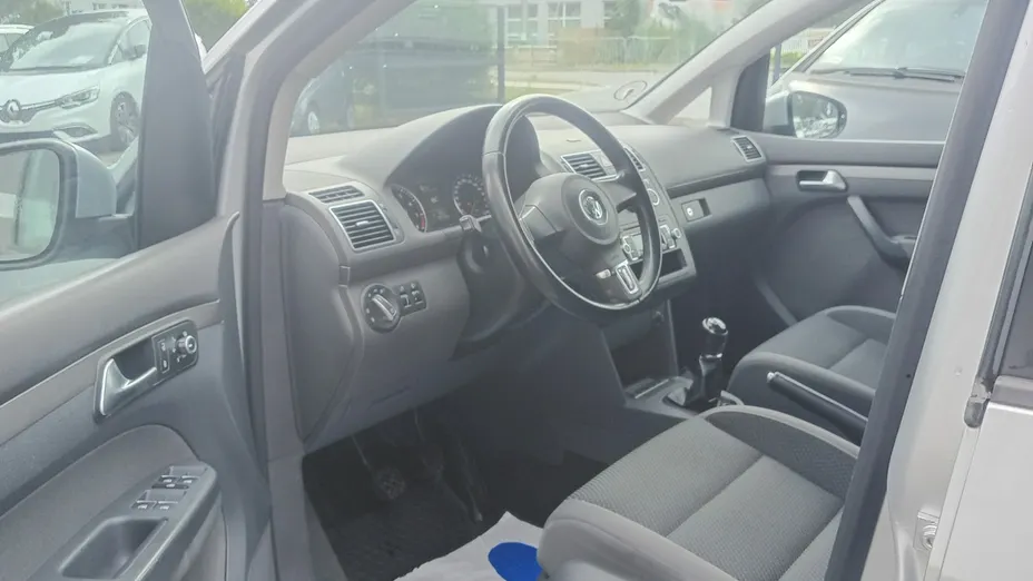 VOLKSWAGEN Touran -