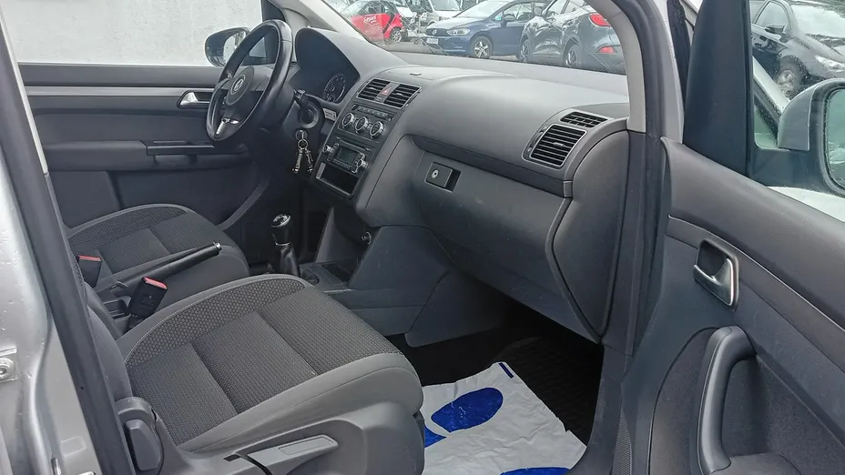 VOLKSWAGEN Touran -