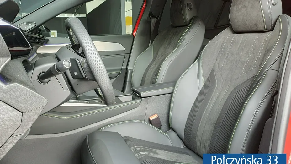 PEUGEOT 408 -