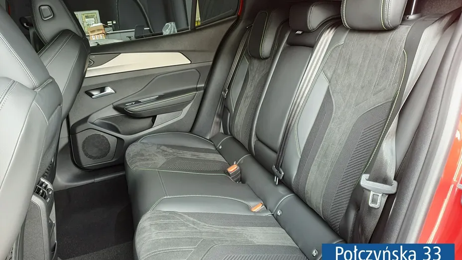 PEUGEOT 408 -