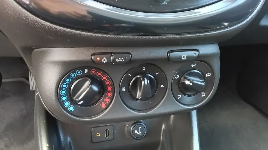 OPEL Corsa -