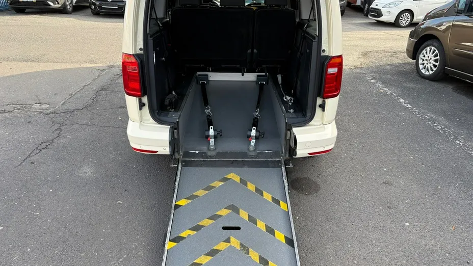 VOLKSWAGEN Caddy -