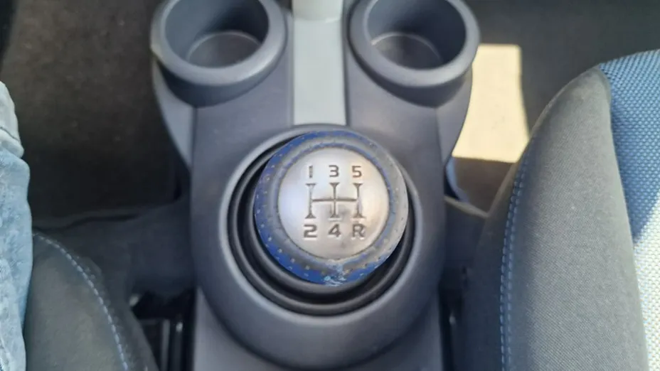 MITSUBISHI Colt -
