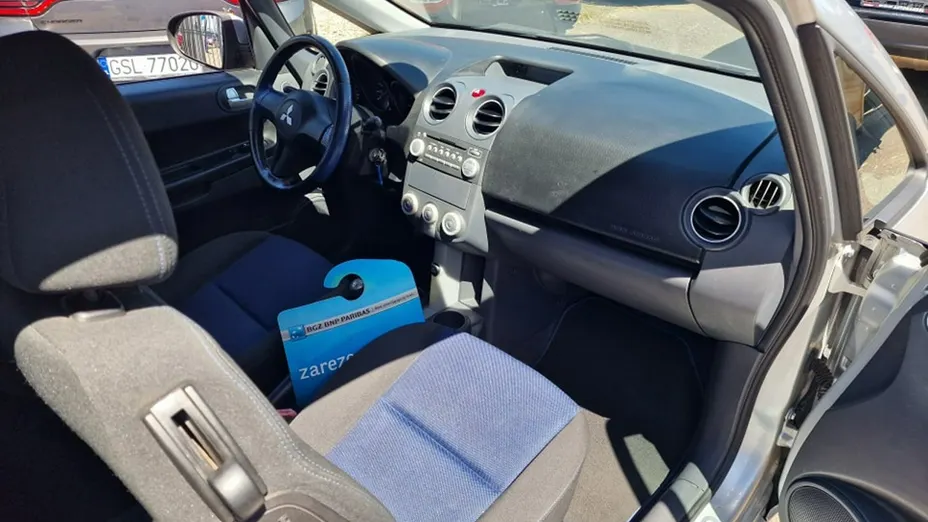 MITSUBISHI Colt -