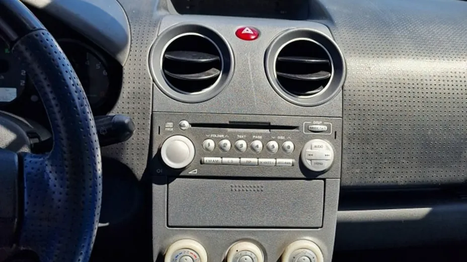 MITSUBISHI Colt -