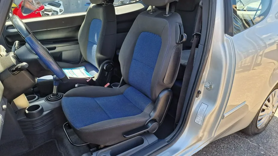 MITSUBISHI Colt -