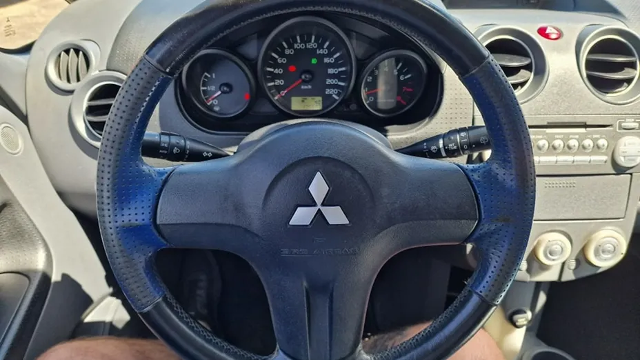 MITSUBISHI Colt -