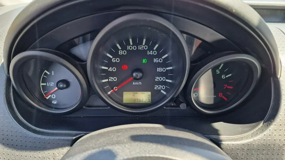 MITSUBISHI Colt -