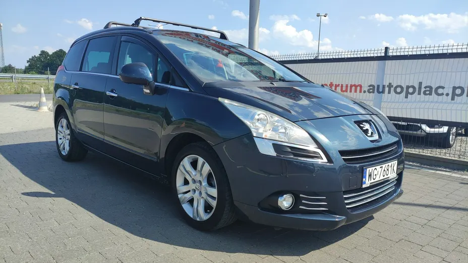 PEUGEOT 5008 -