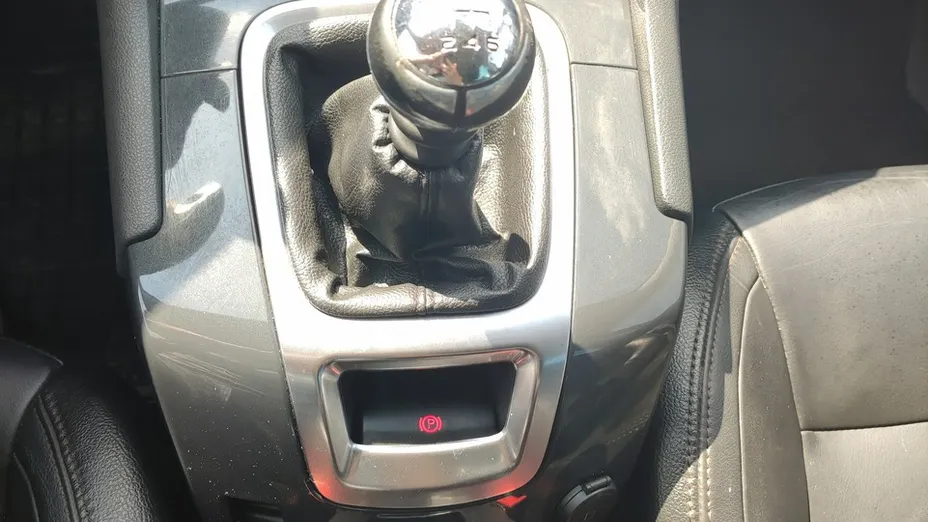 PEUGEOT 5008 -