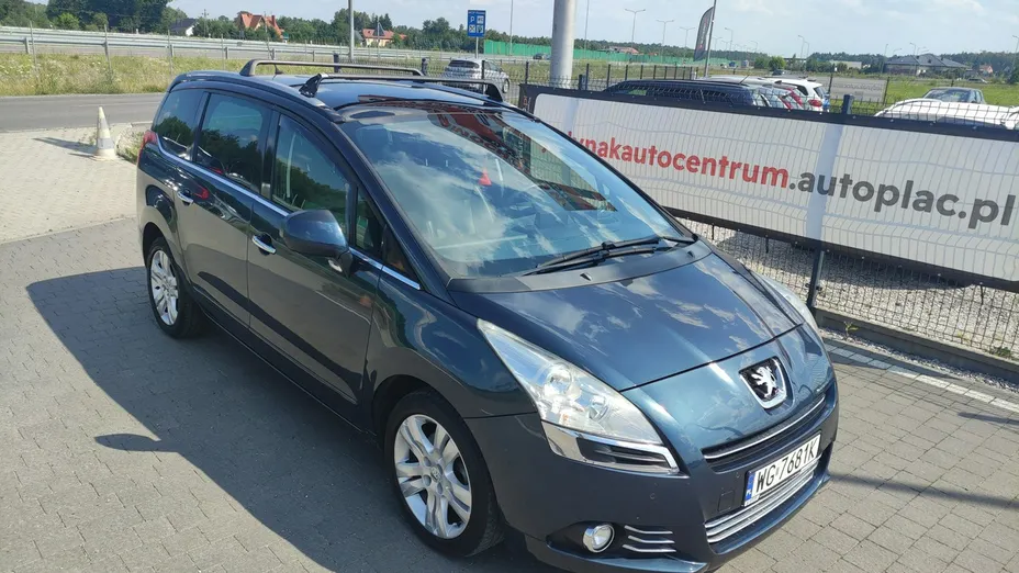 PEUGEOT 5008 -