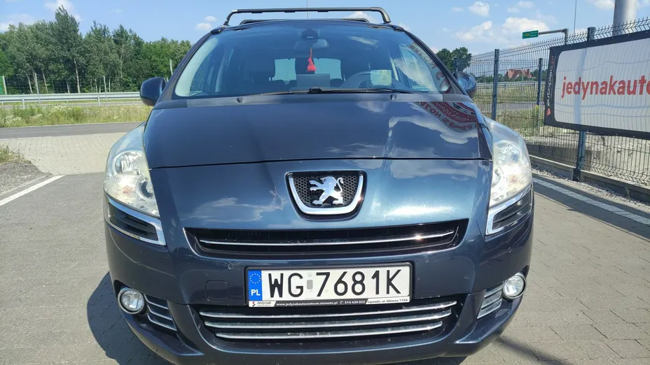 PEUGEOT 5008 -
