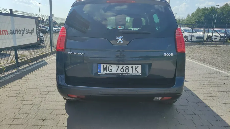 PEUGEOT 5008 -
