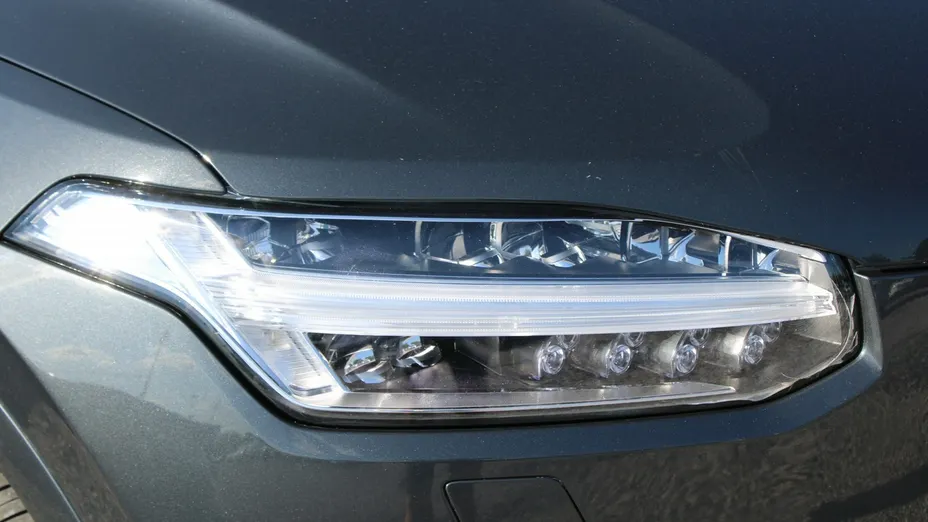 VOLVO XC90 -