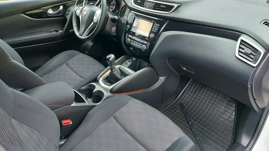 NISSAN Qashqai -