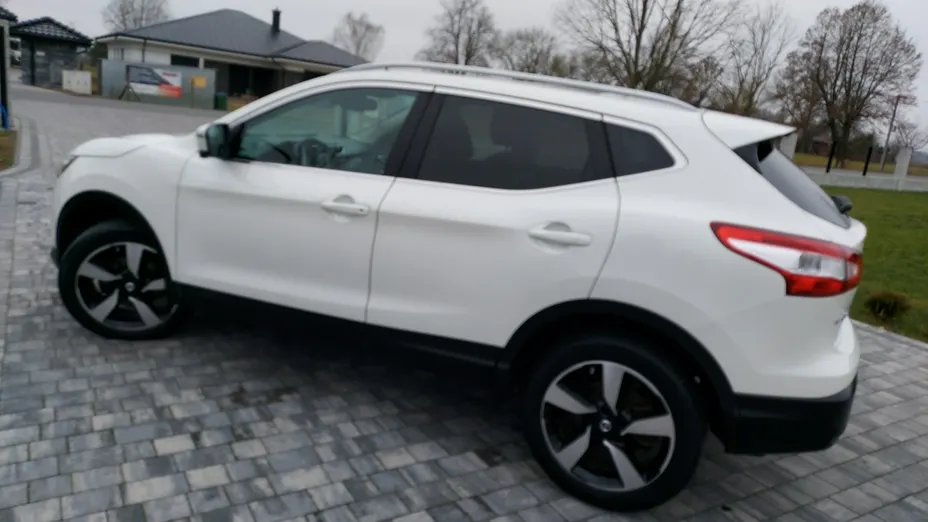 NISSAN Qashqai -