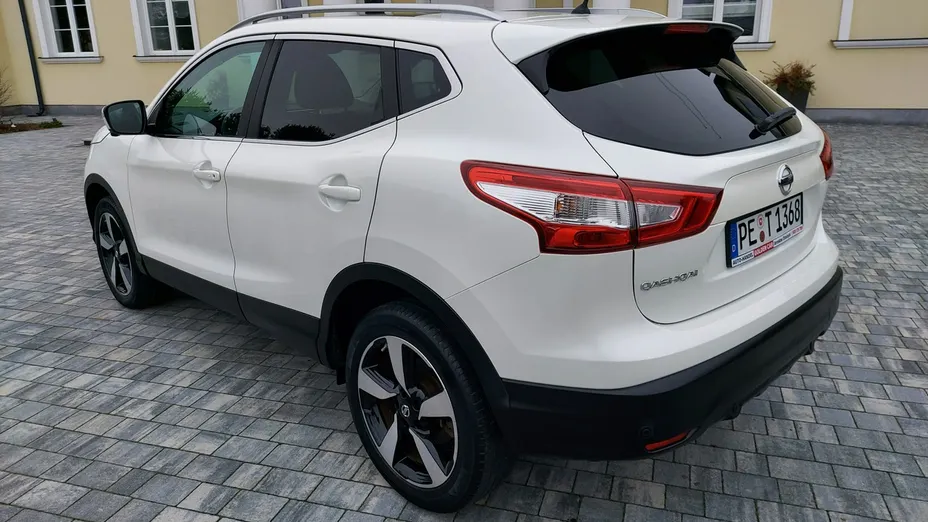 NISSAN Qashqai -
