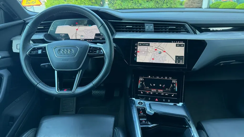 AUDI e-tron -