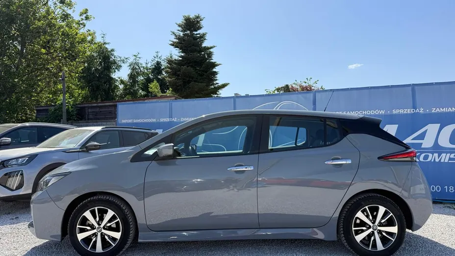 NISSAN Leaf -