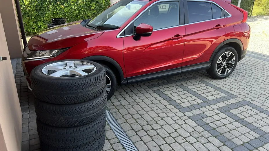 MITSUBISHI Eclipse Cross -