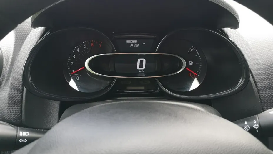 RENAULT Clio -