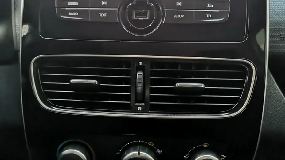 RENAULT Clio -