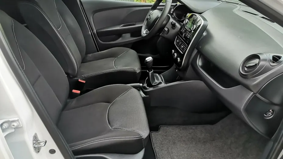 RENAULT Clio -