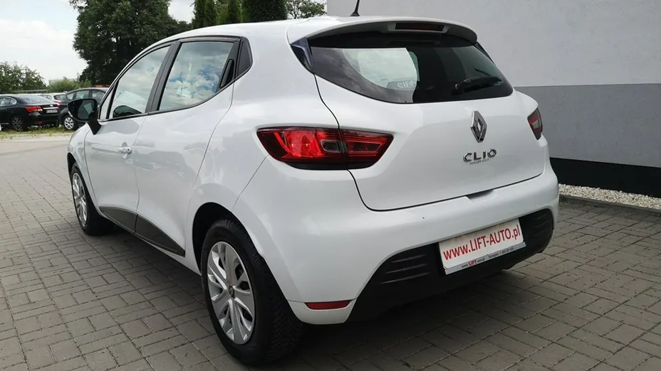 RENAULT Clio -