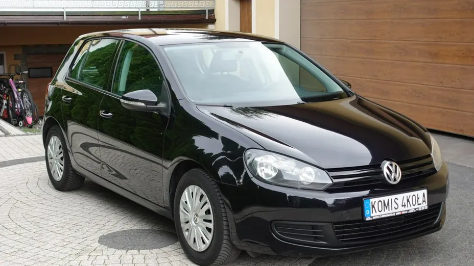 VOLKSWAGEN Golf -