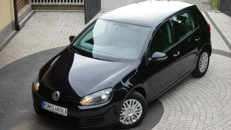 VOLKSWAGEN Golf -