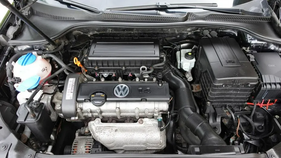 VOLKSWAGEN Golf -
