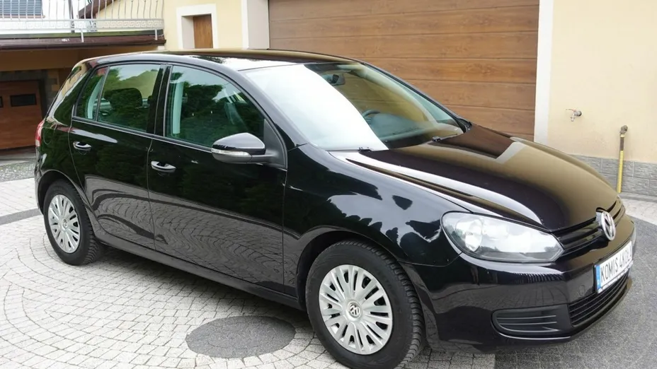 VOLKSWAGEN Golf -