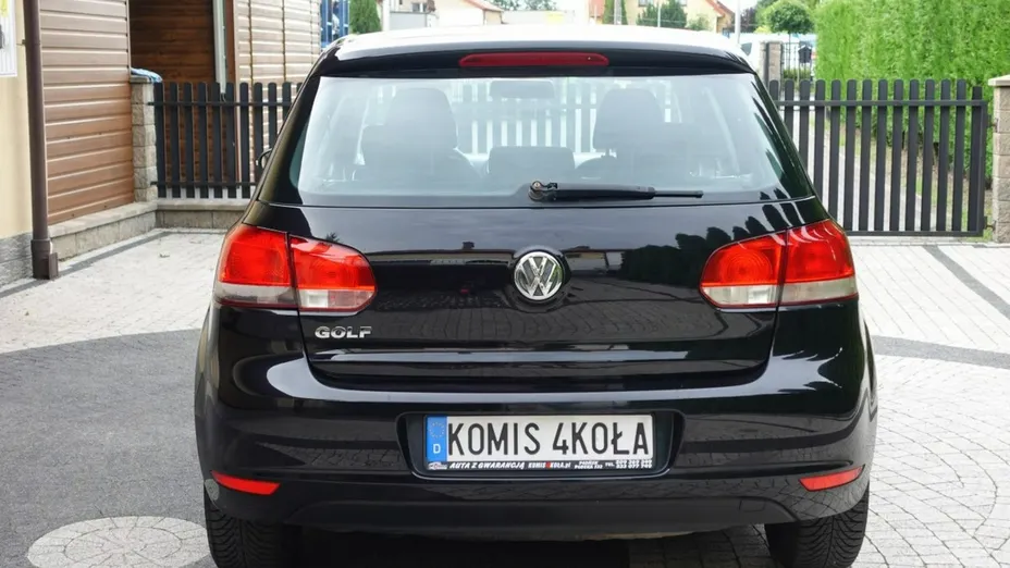 VOLKSWAGEN Golf -