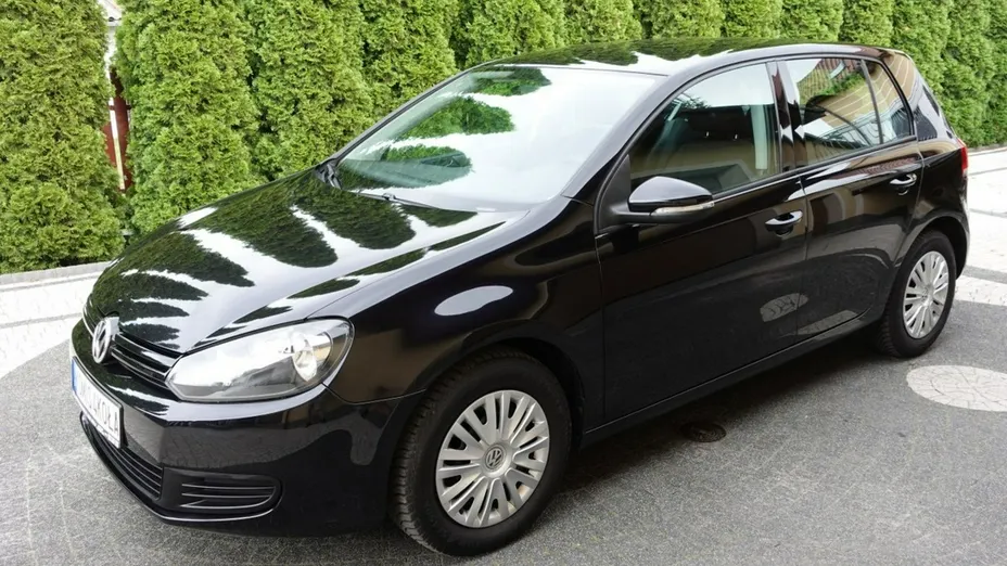 VOLKSWAGEN Golf -
