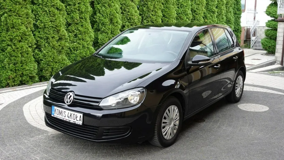 VOLKSWAGEN Golf -