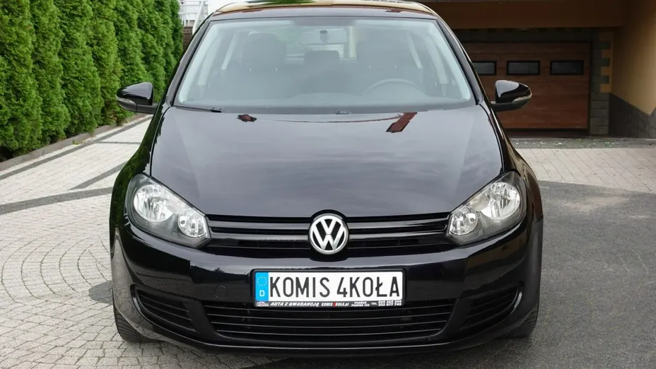 VOLKSWAGEN Golf -