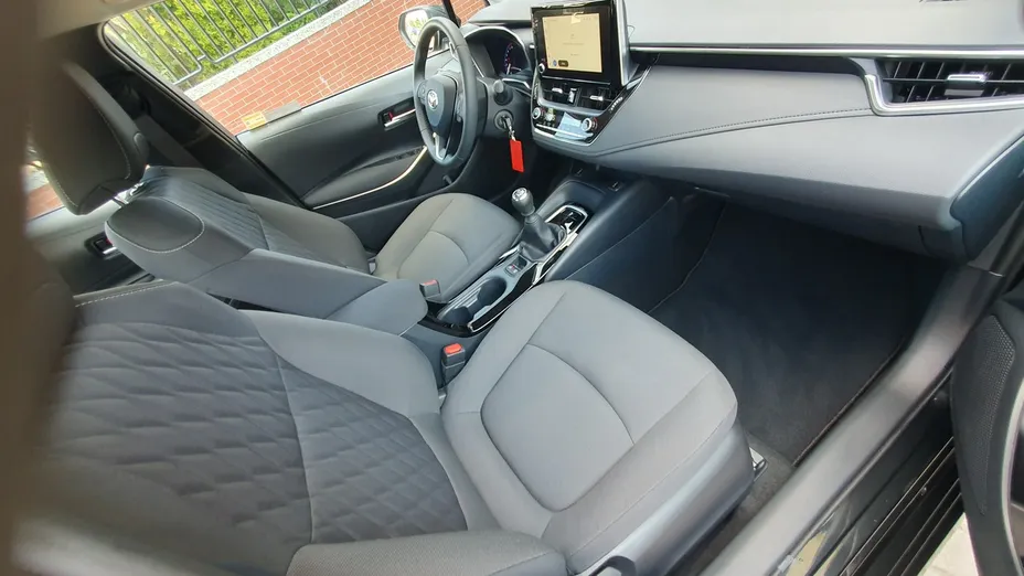 TOYOTA Corolla -