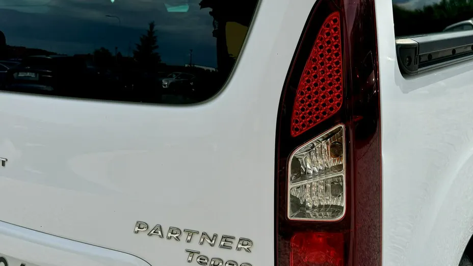 PEUGEOT Partner -