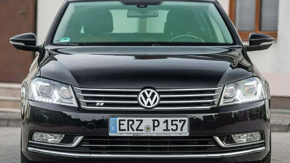 VOLKSWAGEN Passat -