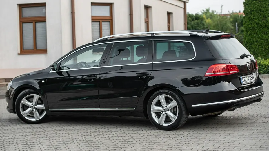 VOLKSWAGEN Passat -